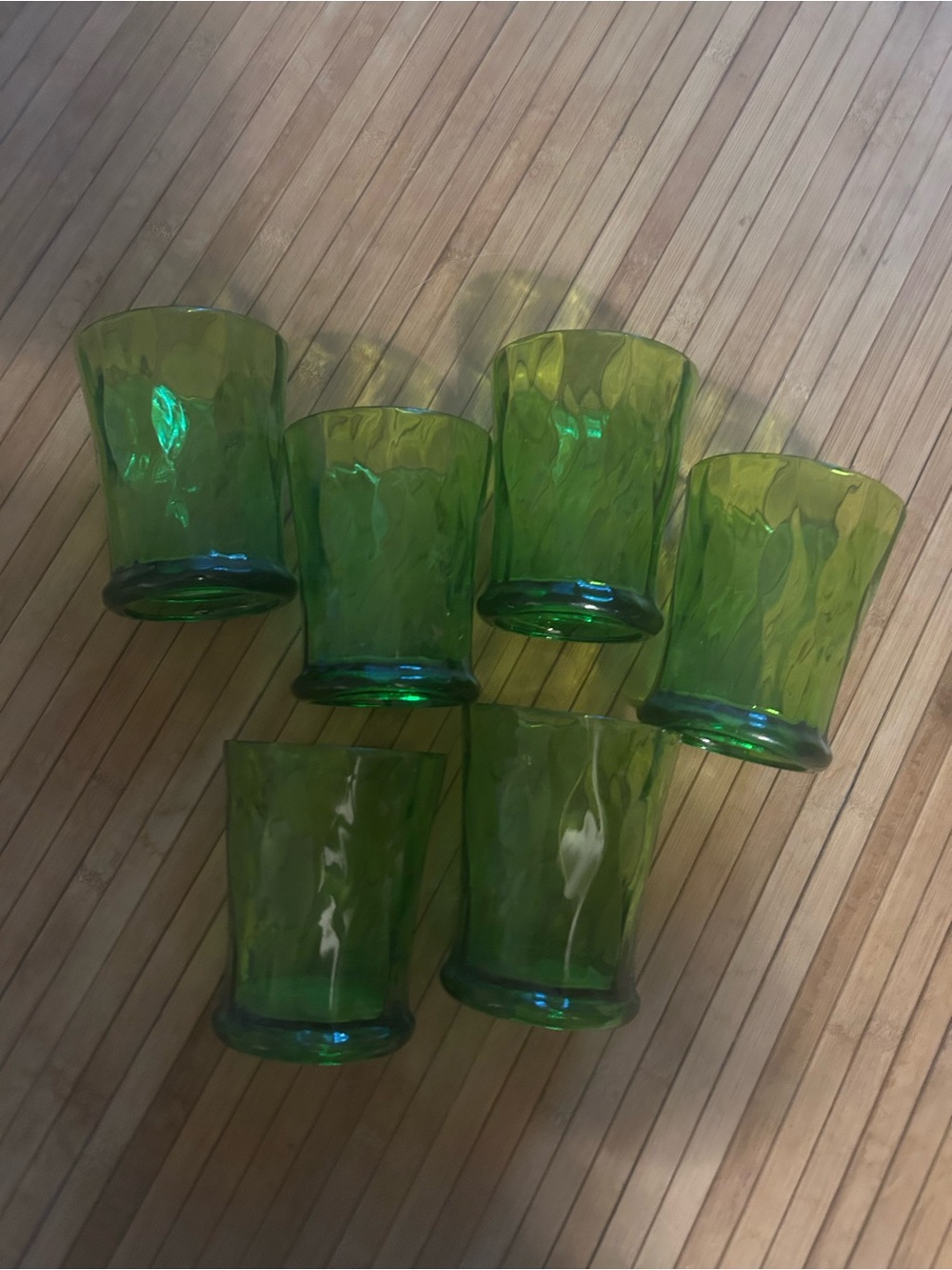 Lot: 6 Green Textured Plastic Cups - Perfect for Summer Get Togethers